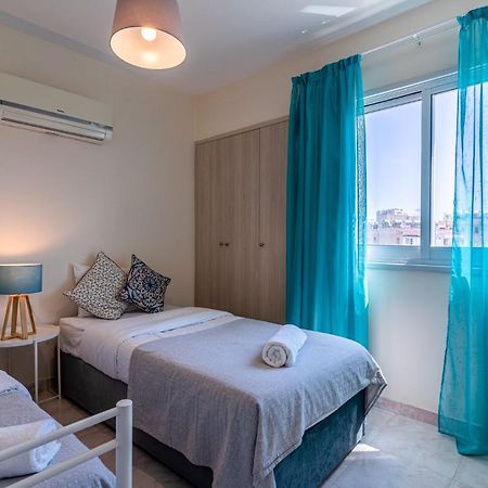 Sunny 2-Br Apartment In Mackenzie Lárnaka Kültér fotó
